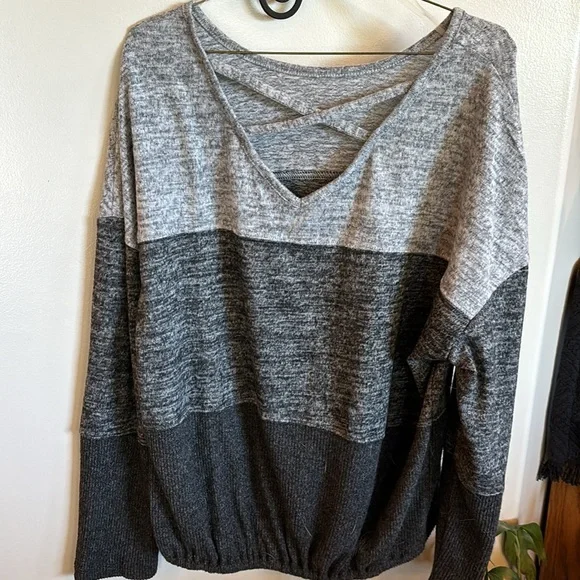 🌺Women’s XL top with draw string bottom. - Picture 3 of 4